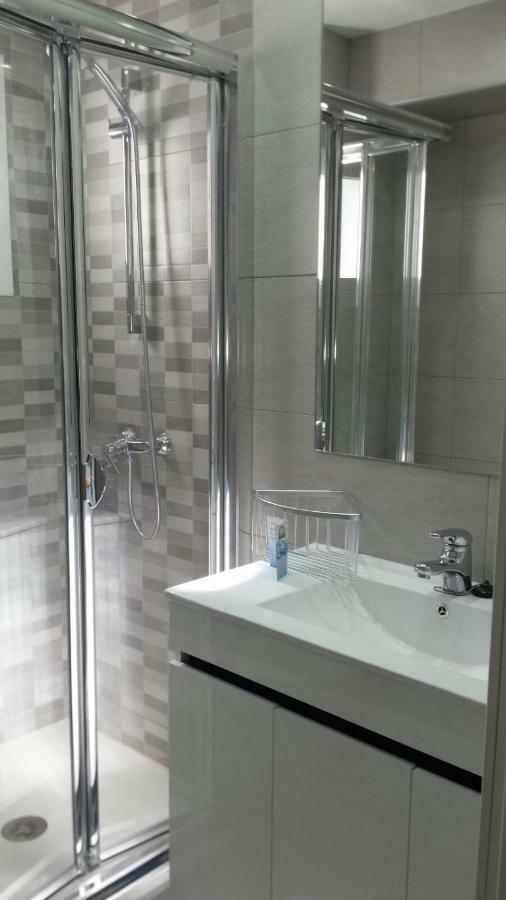 Apartamentos La Vaguada Suites Madrid Esterno foto